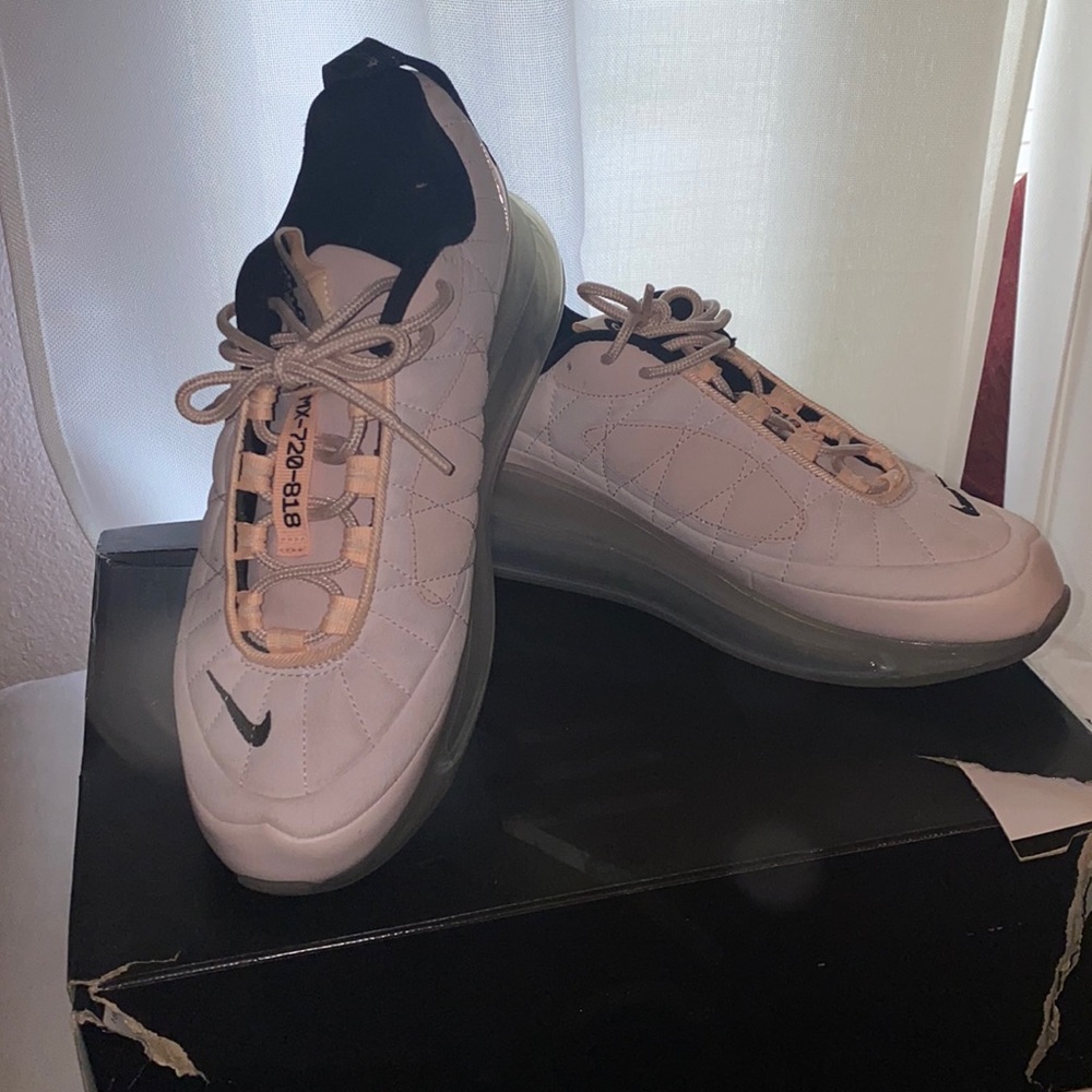 Nike shoes in perfect condition!!🌸